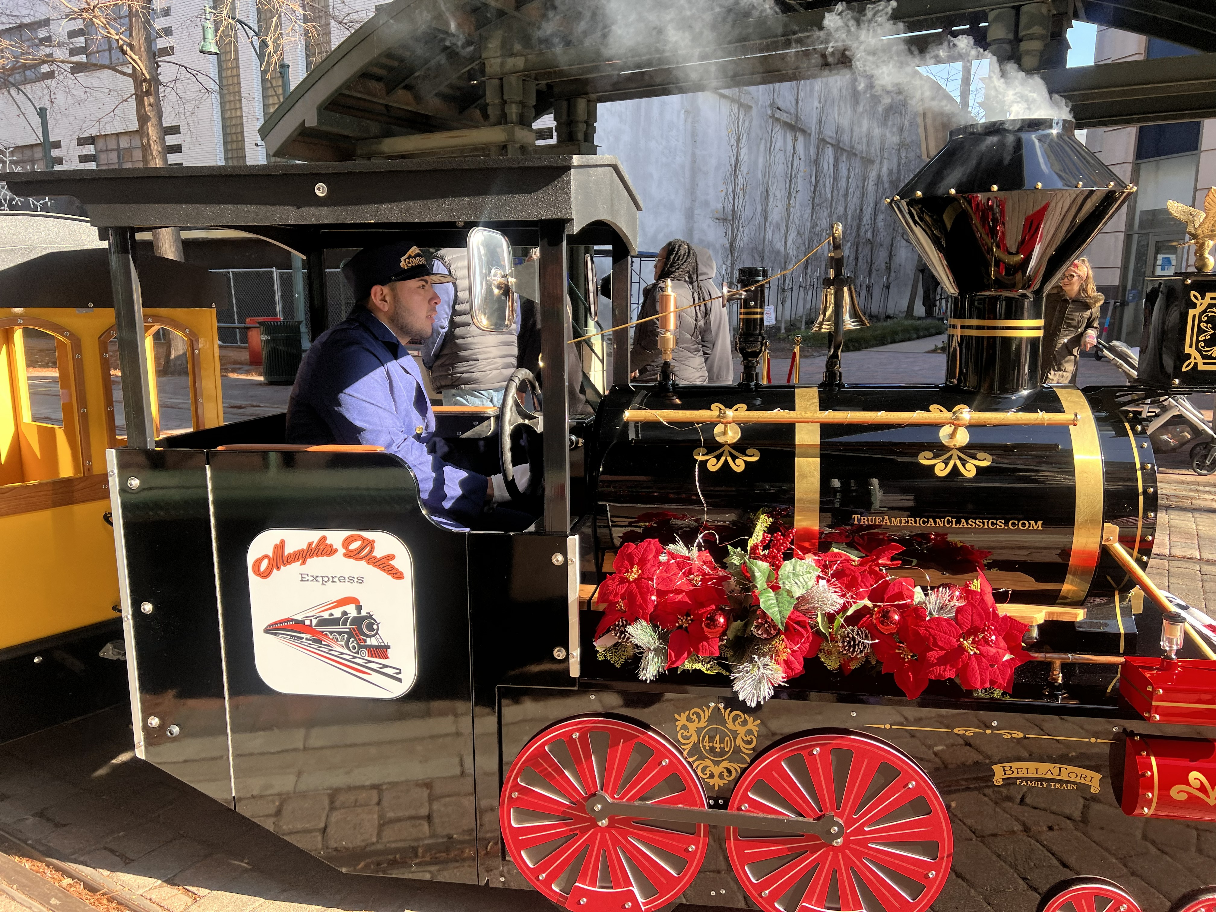 Memphis Deluxe Express trackless train arriving at a Memphis event